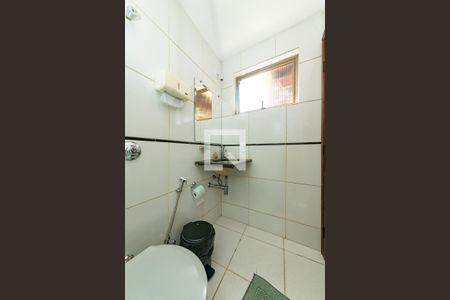 Casa à venda com 180m², 4 quartos e 1 vaga Casa à venda com 180m², 4 quartos e 1 vagaBanheiro Social 1