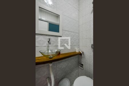 Casa à venda com 338m², 4 quartos e 6 vagas Casa à venda com 338m², 4 quartos e 6 vagasBanheiro Social