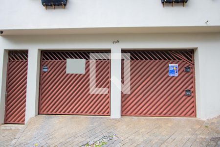 Casa à venda com 231m², 3 quartos e 2 vagasFachada