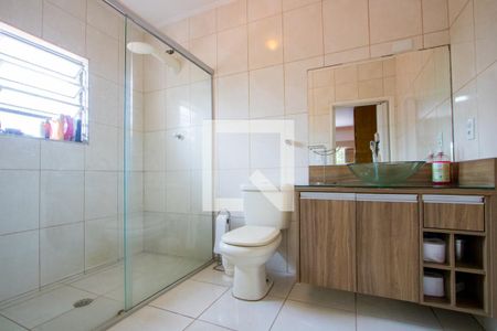 Casa à venda com 231m², 3 quartos e 2 vagasBanheiro do quarto 1