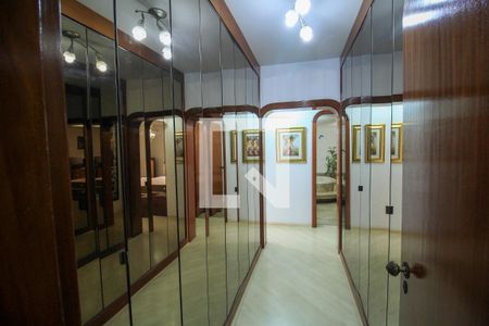 Apartamento à venda com 544m², 4 quartos e 5 vagas Apartamento à venda com 544m², 4 quartos e 5 vagasCloset Quarto