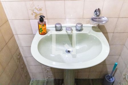 Casa para alugar com 110m², 3 quartos e 4 vagasBanheiro Social