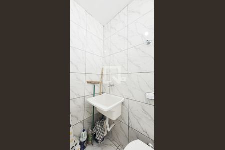 Banheiro de kitnet/studio para alugar com 1 quarto, 31m² em Centro, Campinas