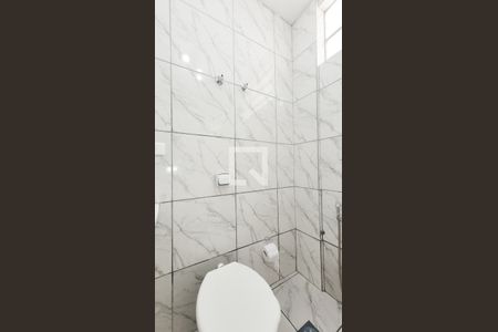 Banheiro de kitnet/studio para alugar com 1 quarto, 31m² em Centro, Campinas