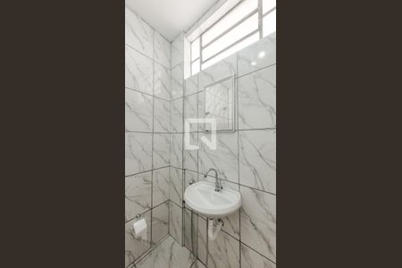 Banheiro de kitnet/studio para alugar com 1 quarto, 31m² em Centro, Campinas