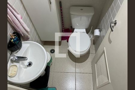 Apartamento à venda com 110m², 2 quartos e 2 vagas Apartamento à venda com 110m², 2 quartos e 2 vagasBanheiro de Serviço