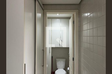 Apartamento à venda com 110m², 2 quartos e 2 vagas Apartamento à venda com 110m², 2 quartos e 2 vagasBanheiro de Serviço