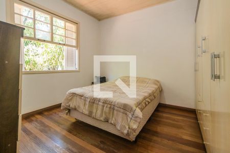 Casa à venda com 418m², 6 quartos e 6 vagas Casa à venda com 418m², 6 quartos e 6 vagasQuarto 1