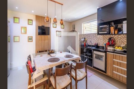 Casa à venda com 210m², 3 quartos e 4 vagas