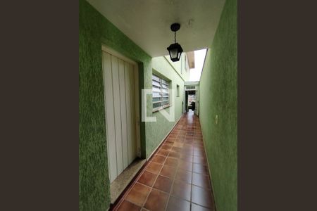 Casa à venda com 150m², 3 quartos e 4 vagasCorredor da entrada