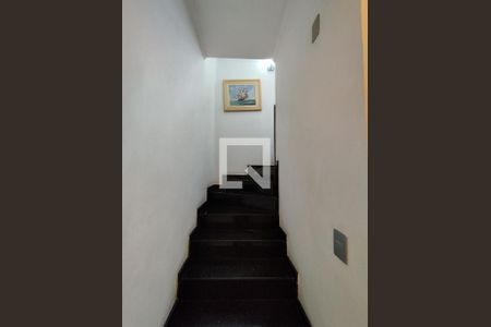 Casa à venda com 150m², 3 quartos e 4 vagasEscada