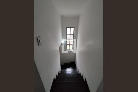 Casa à venda com 150m², 3 quartos e 4 vagasEscada