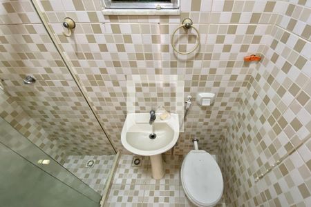 Banheiro de kitnet/studio para alugar com 1 quarto, 25m² em Santa Teresa, Rio de Janeiro