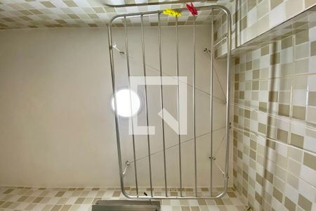 Banheiro de kitnet/studio para alugar com 1 quarto, 25m² em Santa Teresa, Rio de Janeiro