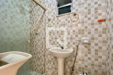 Banheiro de kitnet/studio para alugar com 1 quarto, 25m² em Santa Teresa, Rio de Janeiro