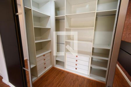 Casa à venda com 300m², 9 quartos e 3 vagasCloset da suíte