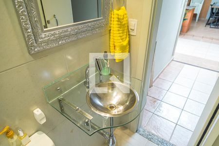 Casa à venda com 157m², 3 quartos e 2 vagas Casa à venda com 157m², 3 quartos e 2 vagasBanheiro de Serviço - Pia
