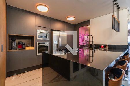 Apartamento à venda com 240m², 3 quartos e 2 vagasCozinha