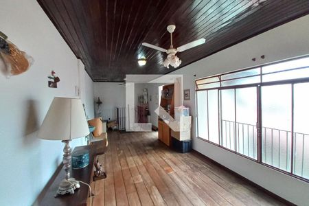 Casa à venda com 247m², 4 quartos e 4 vagas Casa à venda com 247m², 4 quartos e 4 vagasEdícula