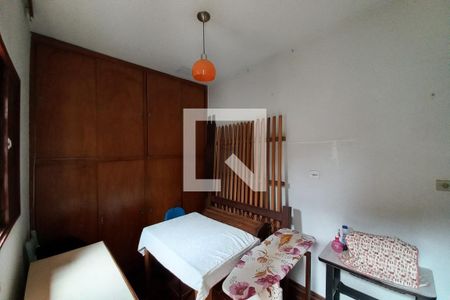 Casa à venda com 247m², 4 quartos e 4 vagas Casa à venda com 247m², 4 quartos e 4 vagasEdícula Quarto 4