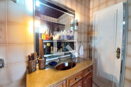 Casa à venda com 247m², 4 quartos e 4 vagas Casa à venda com 247m², 4 quartos e 4 vagasBanheiro da Suíte