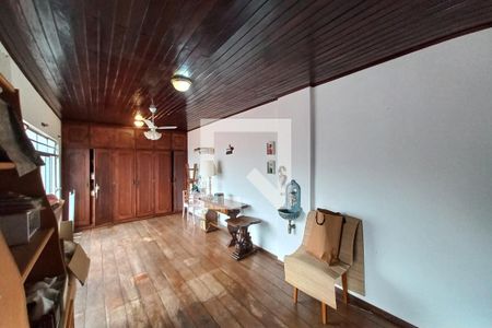 Casa à venda com 247m², 4 quartos e 4 vagas Casa à venda com 247m², 4 quartos e 4 vagasEdícula