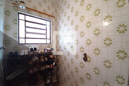 Casa à venda com 247m², 4 quartos e 4 vagas Casa à venda com 247m², 4 quartos e 4 vagasEdícula Banheiro