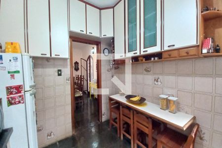 Casa à venda com 247m², 4 quartos e 4 vagas Casa à venda com 247m², 4 quartos e 4 vagasCozinha