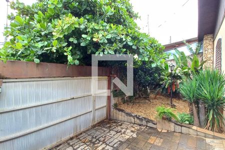 Casa à venda com 247m², 4 quartos e 4 vagas Casa à venda com 247m², 4 quartos e 4 vagasFrente Imóvel