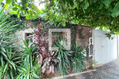 Casa à venda com 247m², 4 quartos e 4 vagas Casa à venda com 247m², 4 quartos e 4 vagasÁrea Externa