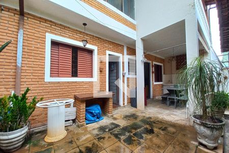 Casa à venda com 247m², 4 quartos e 4 vagas Casa à venda com 247m², 4 quartos e 4 vagasFachada da Edícula