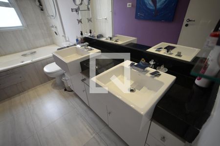 Apartamento à venda com 141m², 3 quartos e 2 vagasBanheiro da Suíte 2