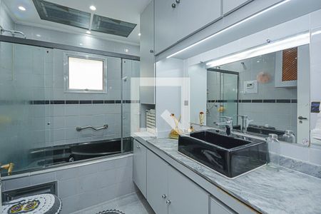 Casa à venda com 200m², 2 quartos e 2 vagasBanheiro da Suíte 1