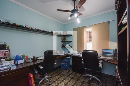 Casa à venda com 200m², 2 quartos e 2 vagasSala de TV