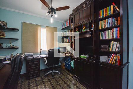 Casa à venda com 200m², 2 quartos e 2 vagasSala de TV