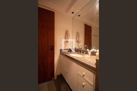 Apartamento à venda com 140m², 3 quartos e 2 vagas Apartamento à venda com 140m², 3 quartos e 2 vagasBanheiro social