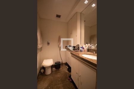 Apartamento à venda com 140m², 3 quartos e 2 vagas Apartamento à venda com 140m², 3 quartos e 2 vagasBanheiro da Suíte