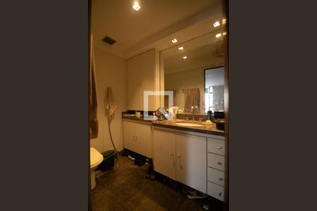 Apartamento à venda com 140m², 3 quartos e 2 vagas Apartamento à venda com 140m², 3 quartos e 2 vagasBanheiro da Suíte