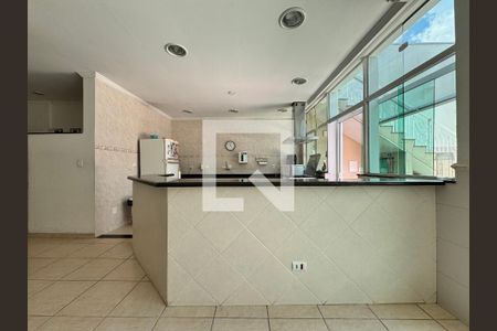 Casa à venda com 539m², 4 quartos e 5 vagas Casa à venda com 539m², 4 quartos e 5 vagasCozinha salão de festas