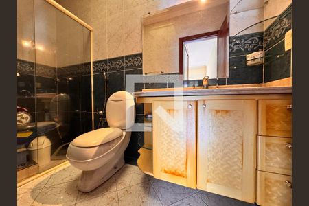 Casa à venda com 539m², 4 quartos e 5 vagas Casa à venda com 539m², 4 quartos e 5 vagasBanheiro da suíte 3