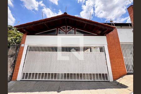 Casa à venda com 539m², 4 quartos e 5 vagas Casa à venda com 539m², 4 quartos e 5 vagasFachada