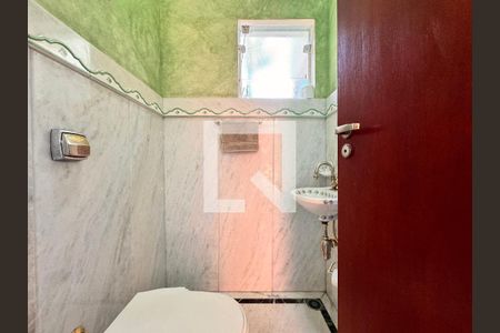 Casa à venda com 539m², 4 quartos e 5 vagas Casa à venda com 539m², 4 quartos e 5 vagasLavabo