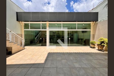 Casa à venda com 539m², 4 quartos e 5 vagas Casa à venda com 539m², 4 quartos e 5 vagasQuintal