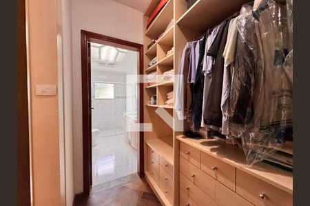 Casa à venda com 539m², 4 quartos e 5 vagas Casa à venda com 539m², 4 quartos e 5 vagasCloset suíte master