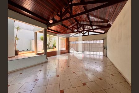 Casa à venda com 539m², 4 quartos e 5 vagas Casa à venda com 539m², 4 quartos e 5 vagasGaragem