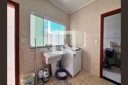 Casa à venda com 539m², 4 quartos e 5 vagas Casa à venda com 539m², 4 quartos e 5 vagasLavanderia