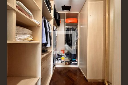Casa à venda com 539m², 4 quartos e 5 vagas Casa à venda com 539m², 4 quartos e 5 vagasCloset suíte master