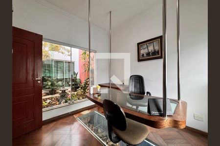 Casa à venda com 539m², 4 quartos e 5 vagas Casa à venda com 539m², 4 quartos e 5 vagasEscritório