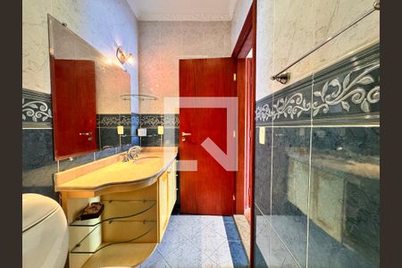 Casa à venda com 539m², 4 quartos e 5 vagas Casa à venda com 539m², 4 quartos e 5 vagasBanheiro da suíte 3