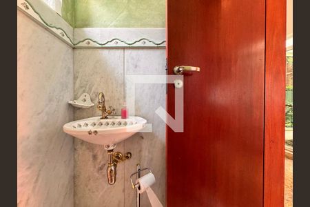 Casa à venda com 539m², 4 quartos e 5 vagas Casa à venda com 539m², 4 quartos e 5 vagasLavabo